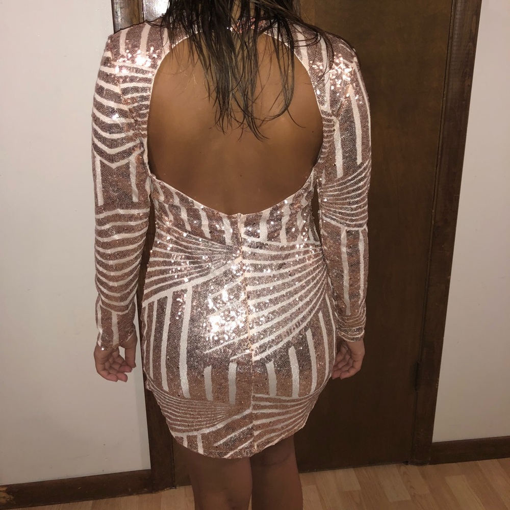 Tight long sleeve dress - Picture 2 of 3